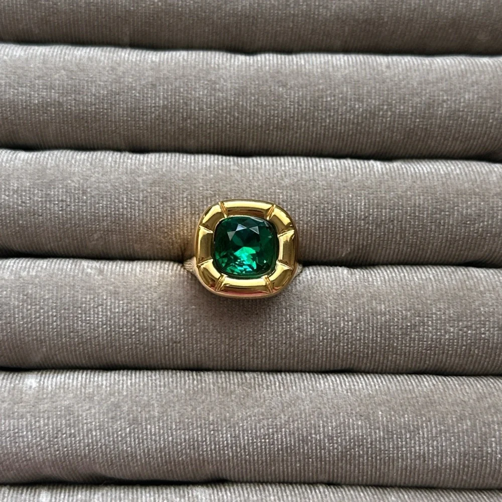 Gold ring withGreen Cushion-Cut Stone - Women's Jewelry